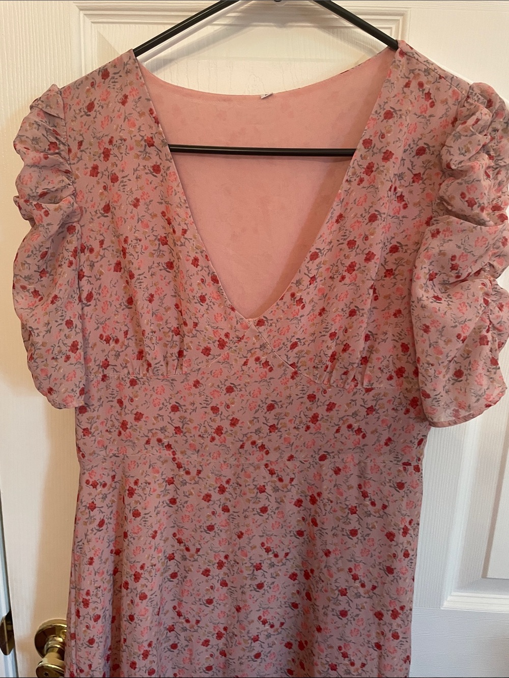Pink Floral Puff Sleeve V-Neck Dress